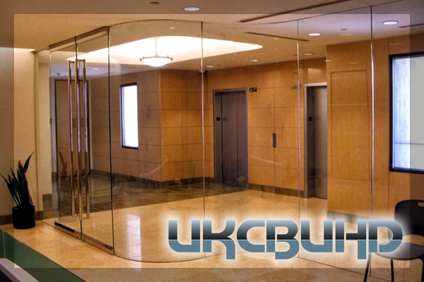 Ограждения и перегородки из гнутого стекла